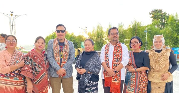 Dispoparekraf Sulbar Gelar Fashion Show di Landscape Mamuju hingga Bundaran Maleo