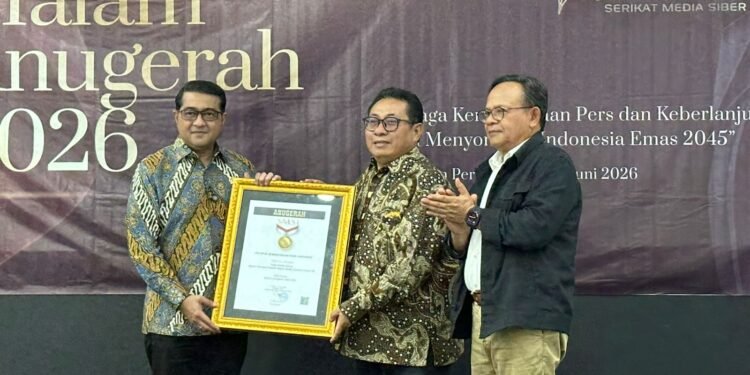 Teuku Riefky, Gubernur, Bupati hingga Pimpinan Media Raih Anugerah SMSI 2026.